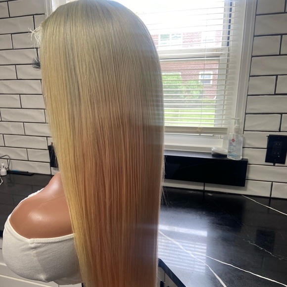 Human Hair Lace Front Wig - 26” in length: Russian hair - Picture 4 of 6